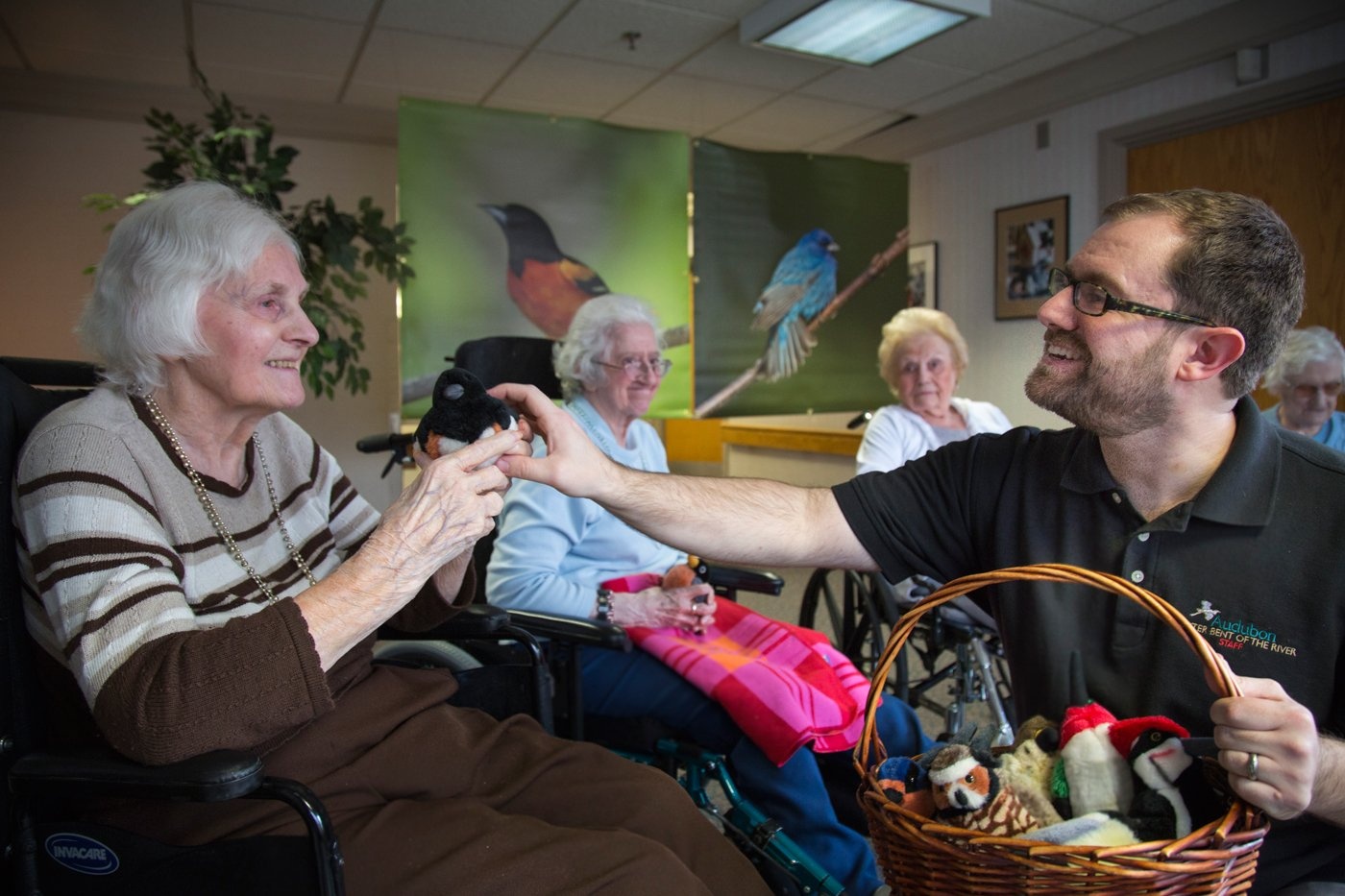 Bird-Watching Program Helps Lift the Spirits of Dementia Patients