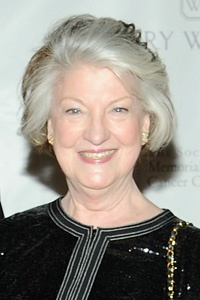 Women Fundraisers in Pay Study Break Through the Glass Ceiling