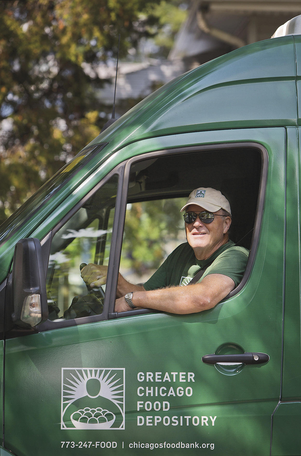 DRIVING CHANGE - Bill Sargent delivers meals to kids in poor neighborhoods during the summer. He’s one of the many older volunteers the Greater Chicago Food Depository depends on to carry out its mission. 