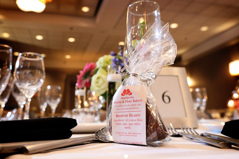 A table setting at Donna Kahn’s wedding with the “brownie hearts” made in Misericordia’s Hearts and Flour Bakery.