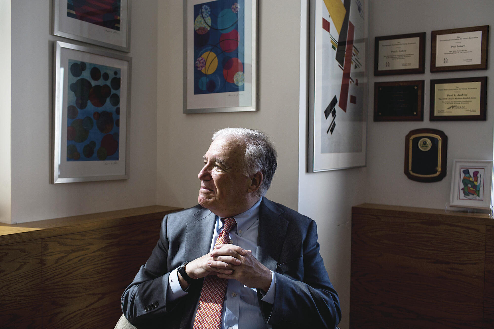 BUILDING A BRAIN TRUST: An economist by training, Paul Joskow enlisted external committees of scientists to help vet projects  for the Sloan foundation. “We have smart people on staff, but we don’t have a monopoly on them,” he says.