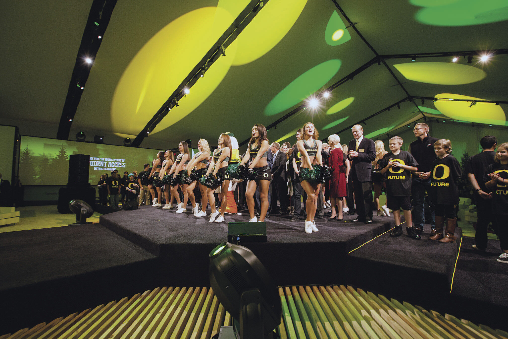 KICKOFF PARTY: The 2014 celebration for the launch of the University of
Oregon’s $2 billion campaign featured big donors, top campus officials, and cheerleaders