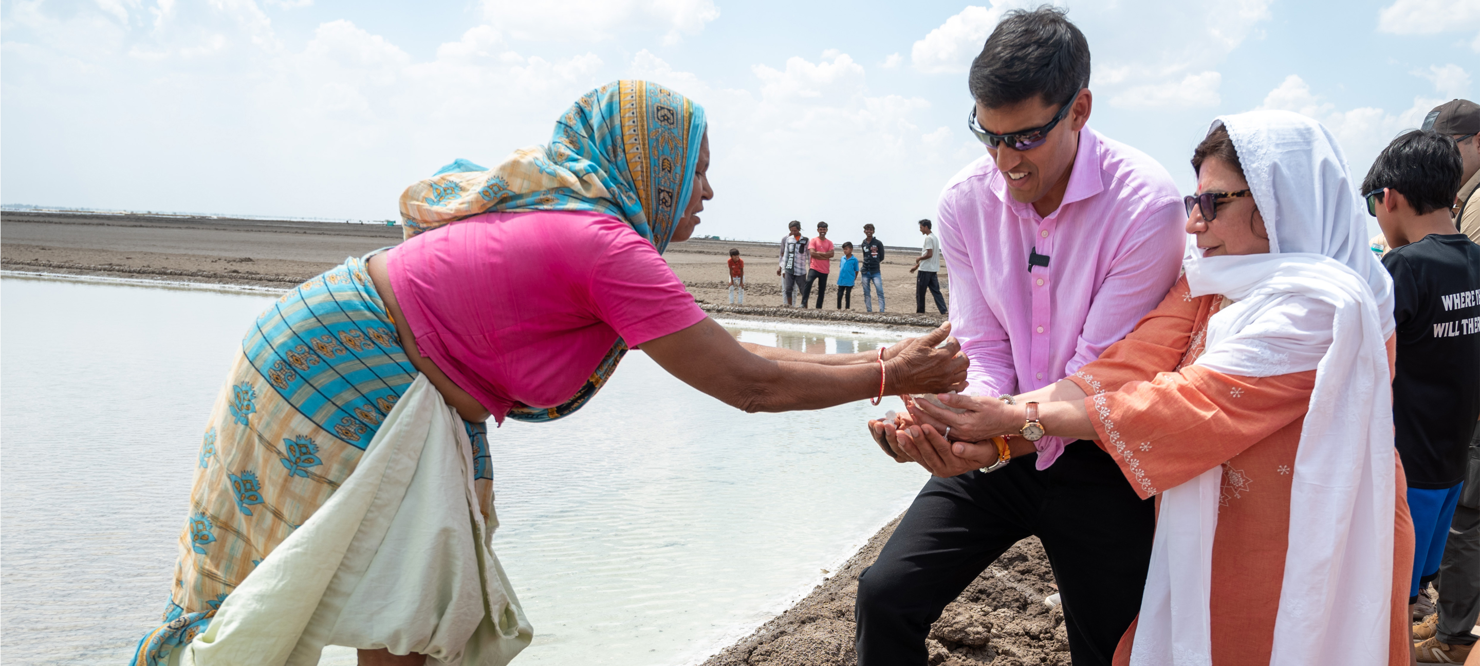Gujarat, India. March 2023. Rockefeller Foundation President Dr. Rajiv J. Shah met with salt pan workers who are members of the Self Employed Women’s Association (SEWA), India’s largest union of informal sector workers. With the Foundation’s support, SEWA helped distribute solutions — including a solar-powered, air-conditioned water cooler — to keep the salt pan workers hydrated last summer. The Foundation is also working with SEWA and other partners of the Global Climate Resilience Fund for Women to develop an insurance program to  help women in India recover wages lost due to extreme heat events.