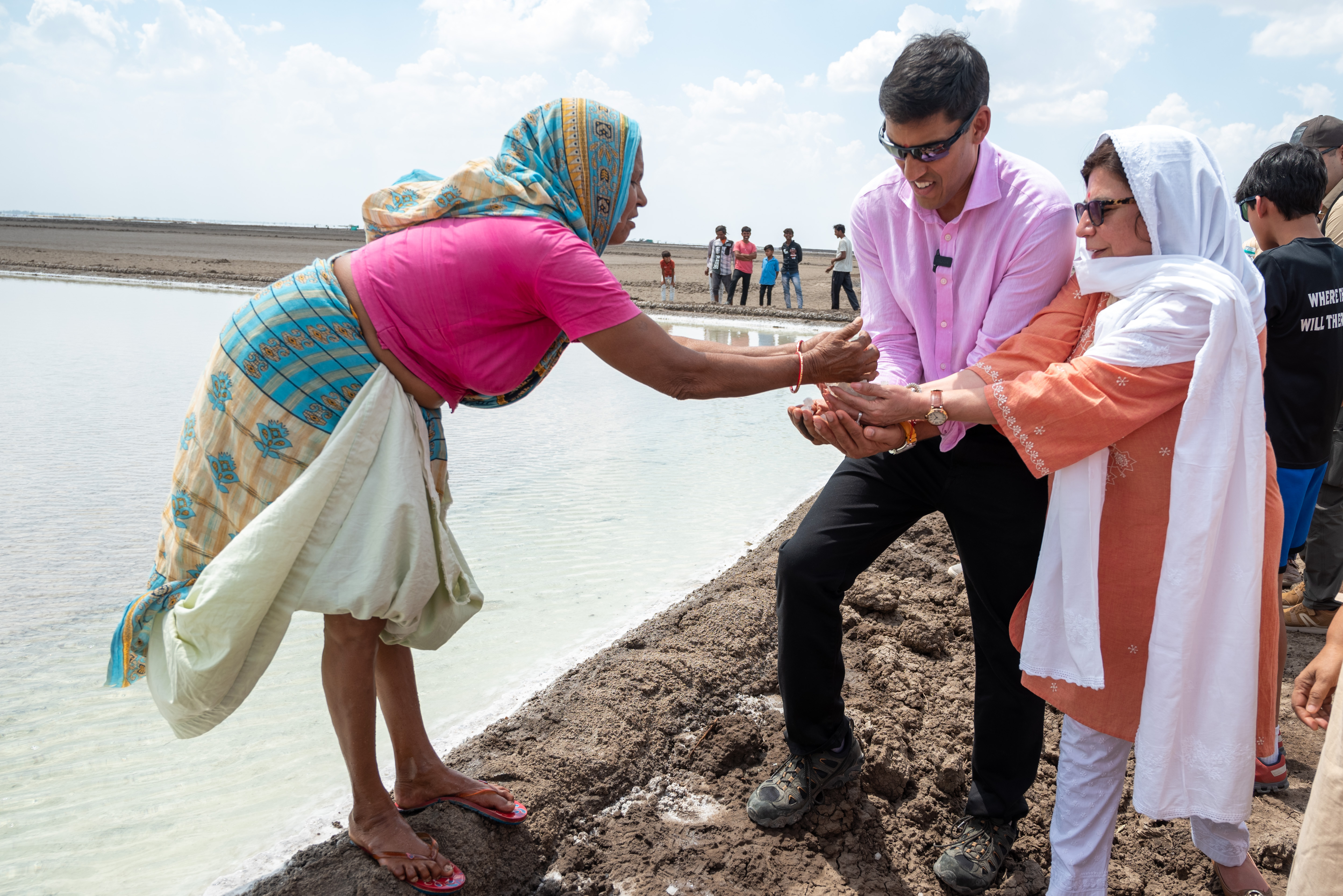 Gujarat, India. March 2023. Rockefeller Foundation President Dr. Rajiv J. Shah met with salt pan workers who are members of the Self Employed Women’s Association (SEWA), India’s largest union of informal sector workers. With the Foundation’s support, SEWA helped distribute solutions — including a solar-powered, air-conditioned water cooler — to keep the salt pan workers hydrated last summer. The Foundation is also working with SEWA and other partners of the Global Climate Resilience Fund for Women to develop an insurance program to  help women in India recover wages lost due to extreme heat events.