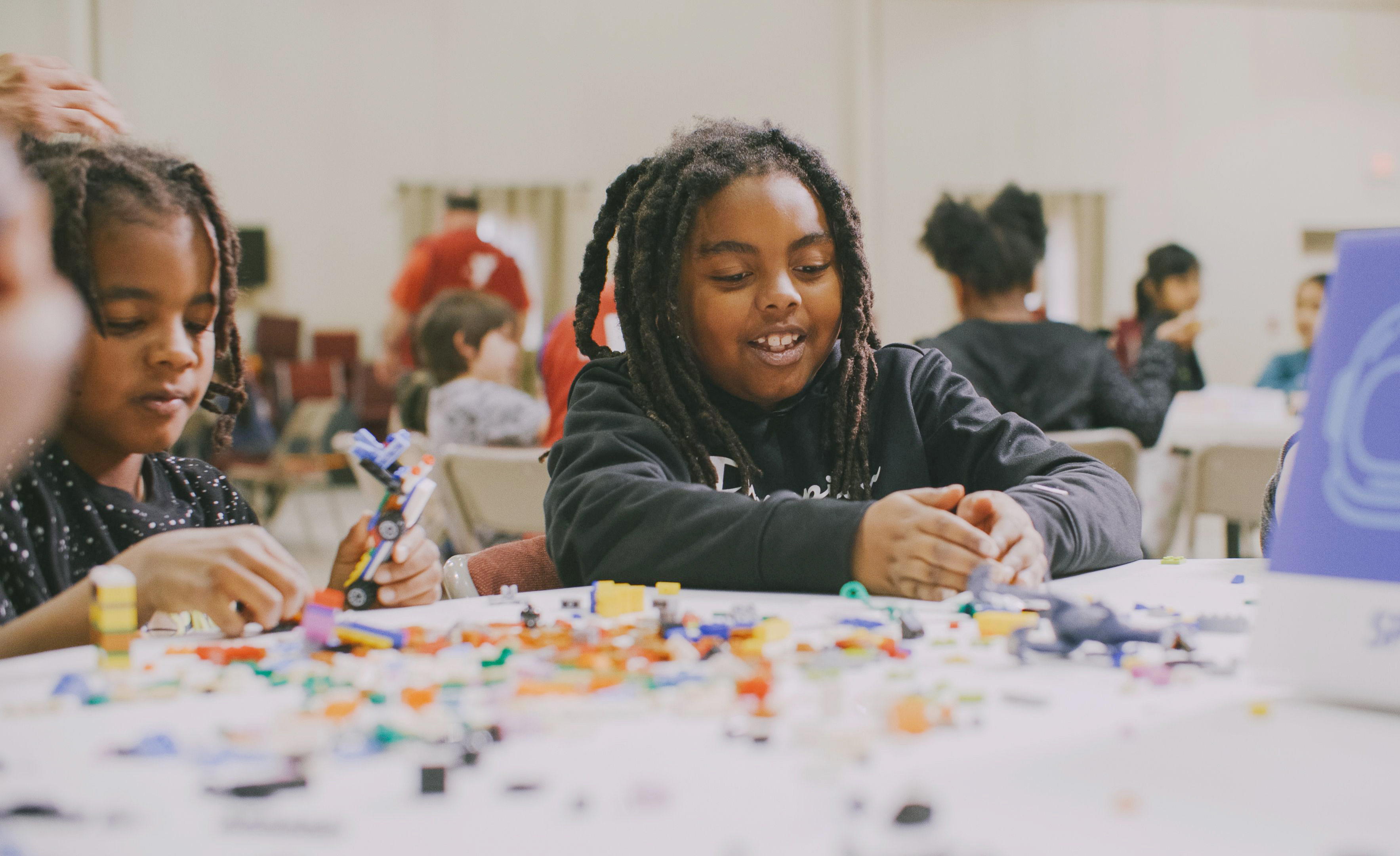 Students explore stem activities in YMCA Afterschool Care at Snowden School in Memphis, TN.