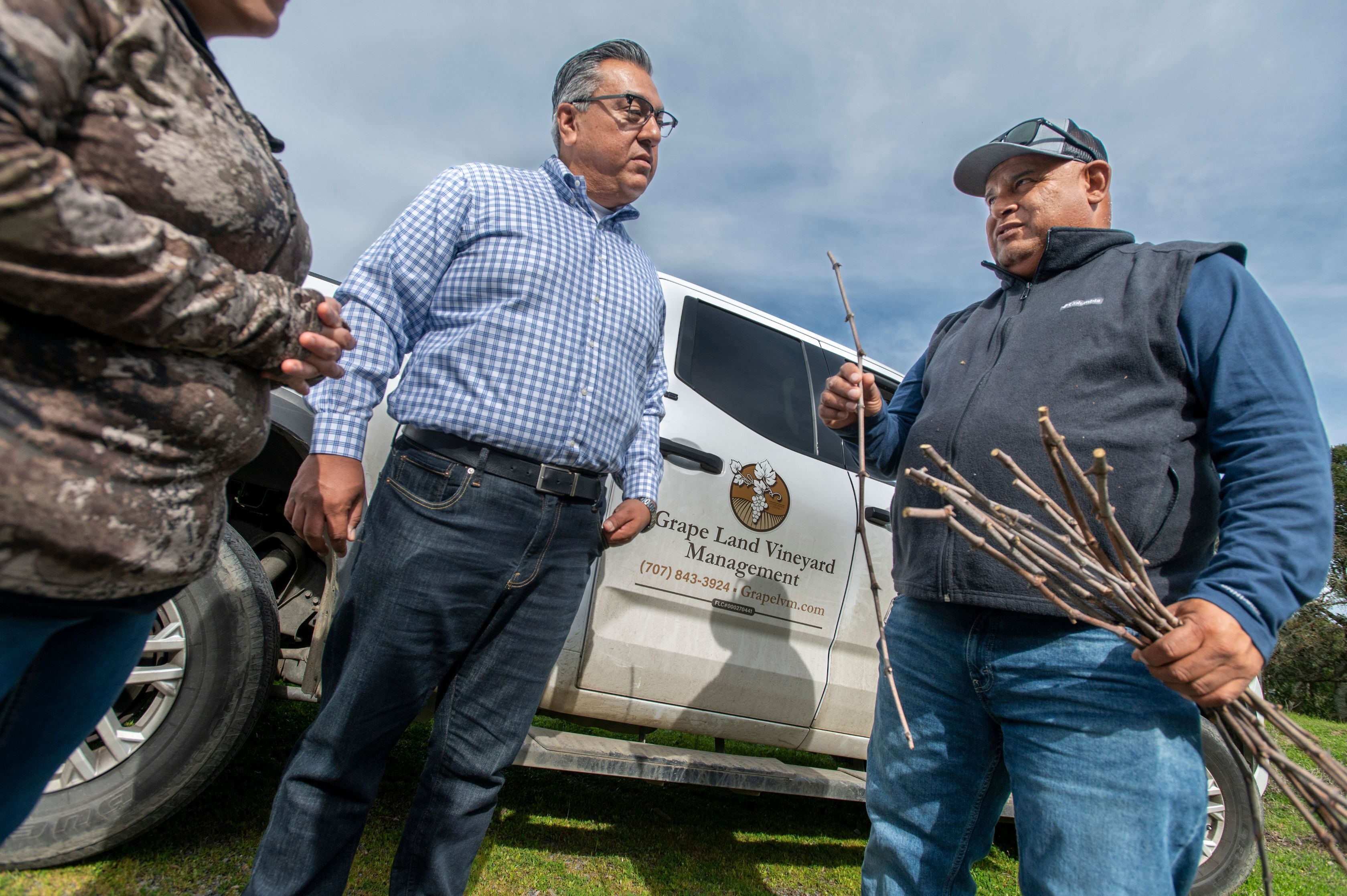 Juan Hernandez, CEO of Creser Capital, and Marcelo Robledo, vineyard manager at Grape Land Vineyard Management, at a vineyard cared for by the company.