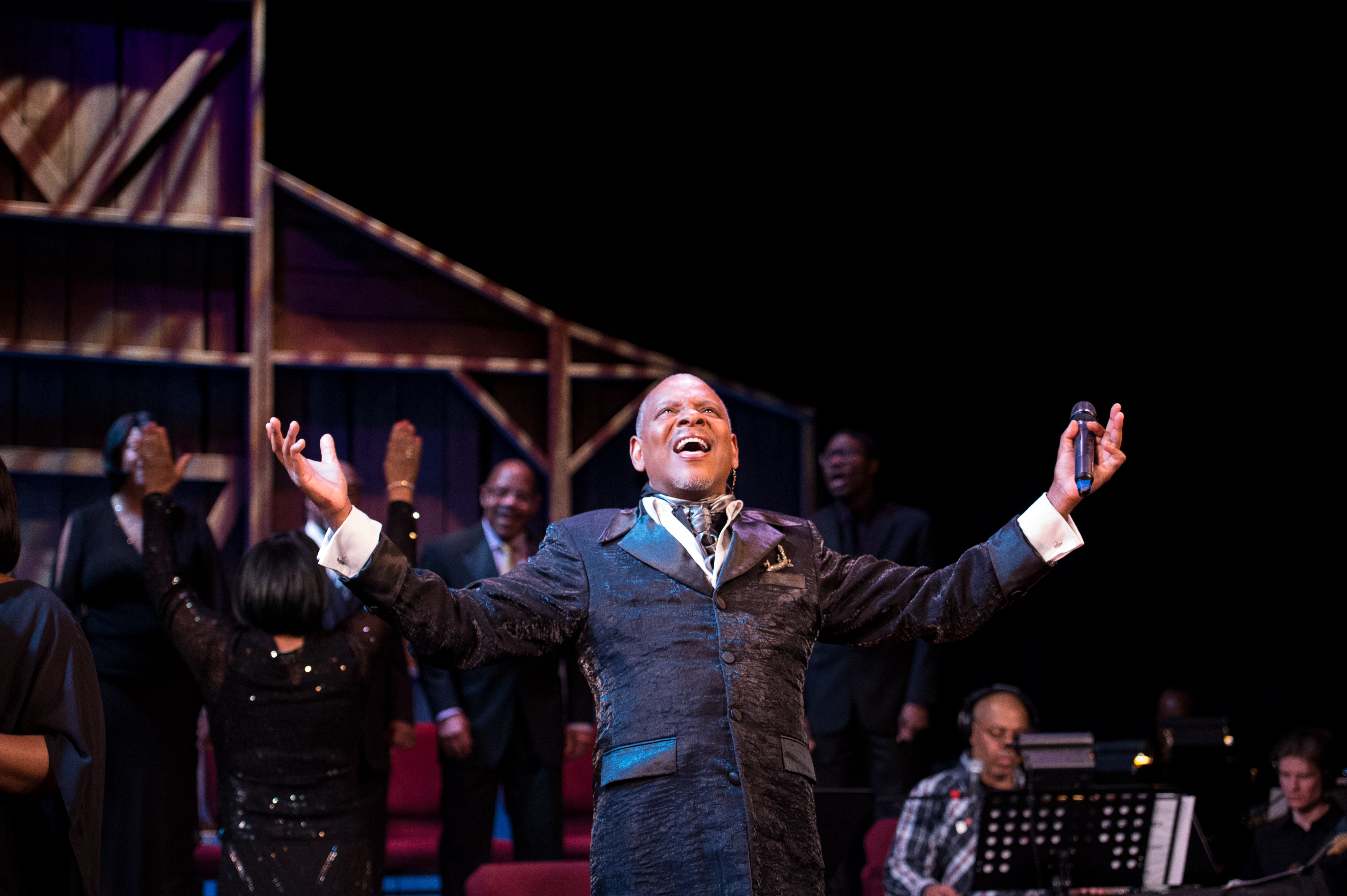 Penumbra Theatre’s production of Black Nativity by Langston Hughes directed by Lou Bellamy (credit Allen Weeks)-Dennis Spears and choir. (Photo by Caroline Yang)