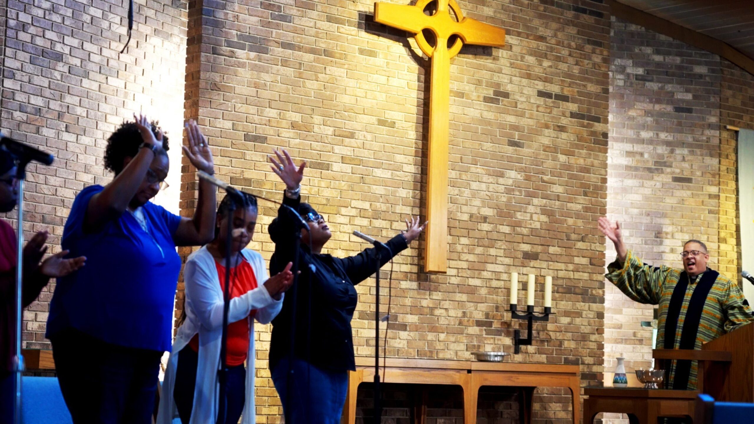 Jacquetta Carter sings with the choir during a service with Rev. Dr. Ron Beauchamp for the Bethel New Life congregation, at Hope Presbytyrian church in Wheaton, Illinois.