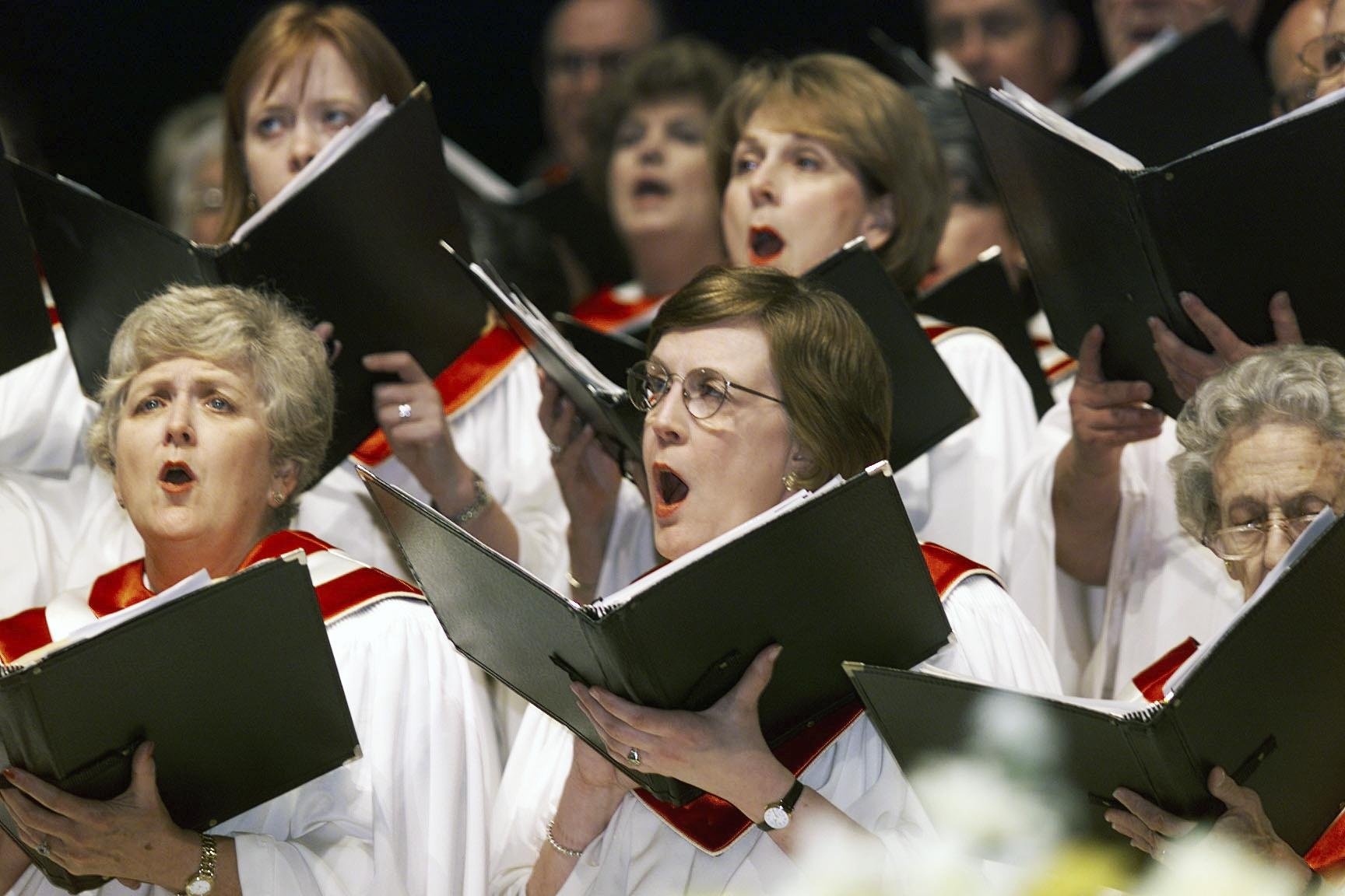 Donations to Religious Groups Were Virtually Flat Last Year, Report Finds