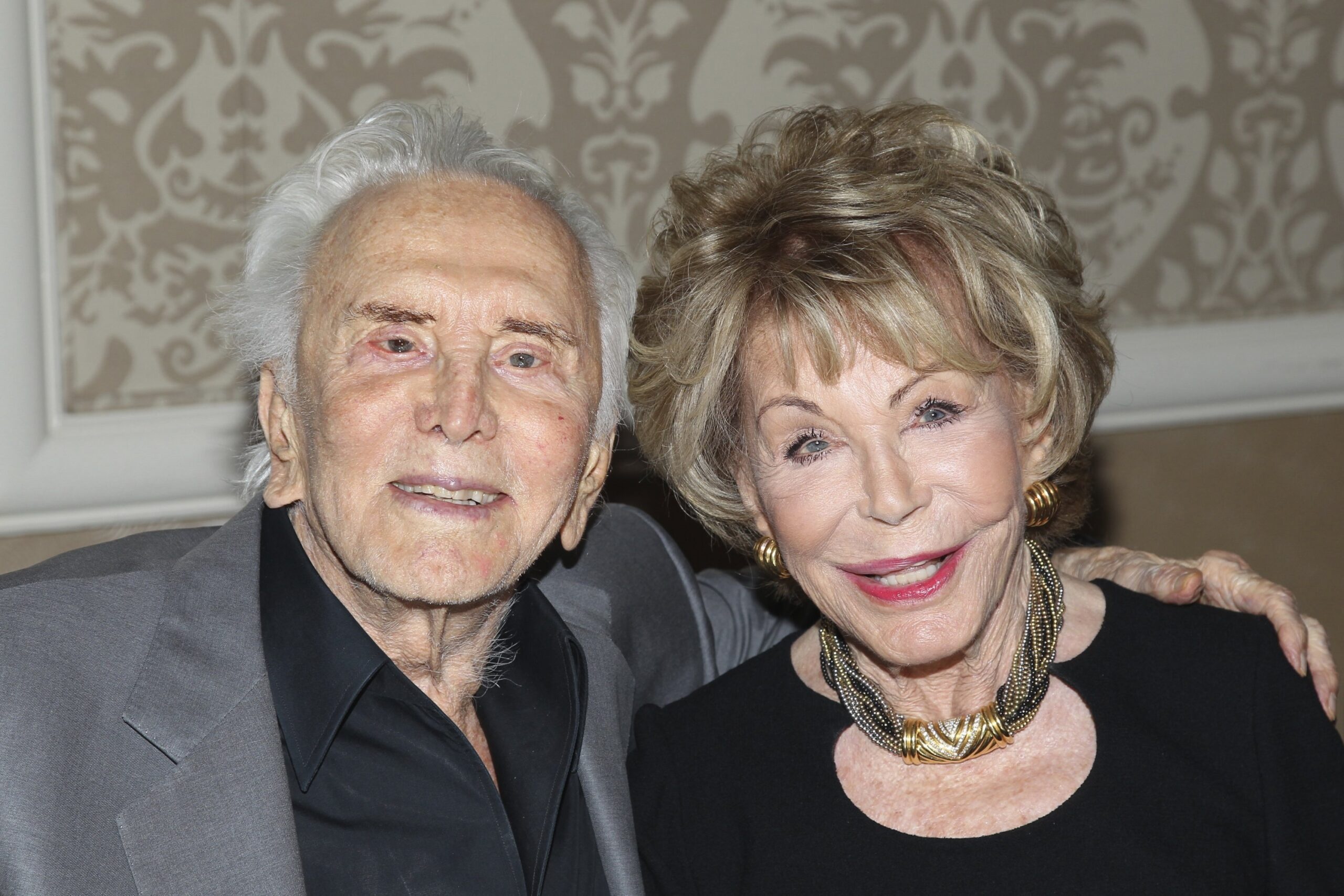 Kirk Douglas Pays for a Surgical Robot, and $100 Million Jump-Starts a Campaign