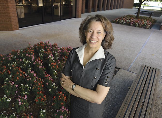 Affluent Suburb Struggles to Make Residents See Need for Local Giving