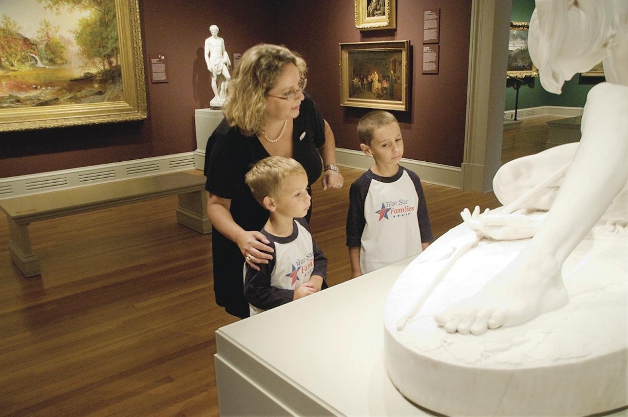 Nonprofit Fills Unique Role for Military Families and Policy Makers