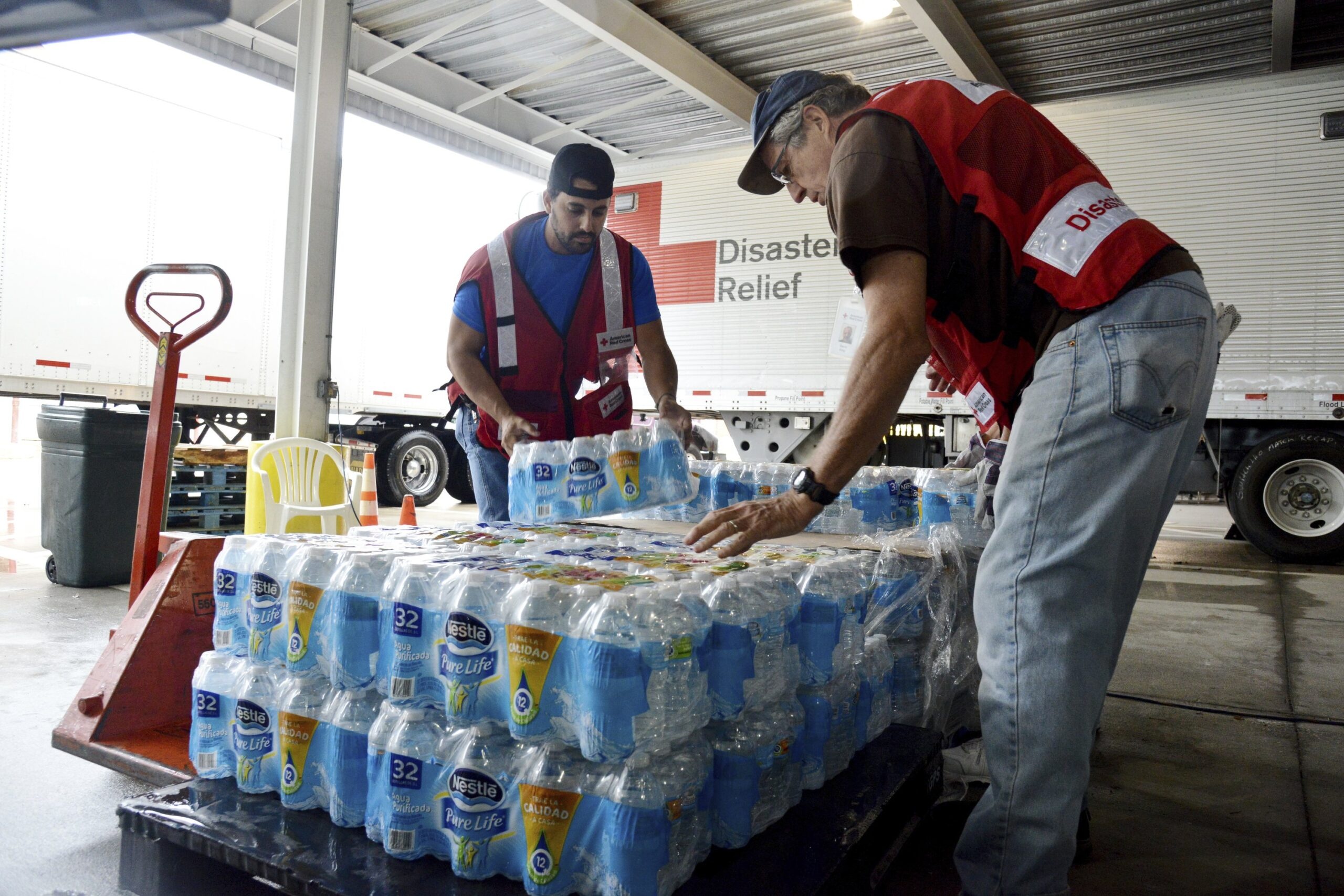 Gifts Roundup: Sandra Bullock, John and Laura Arnold, and Michael and Susan Dell Give to Help Harvey Survivors