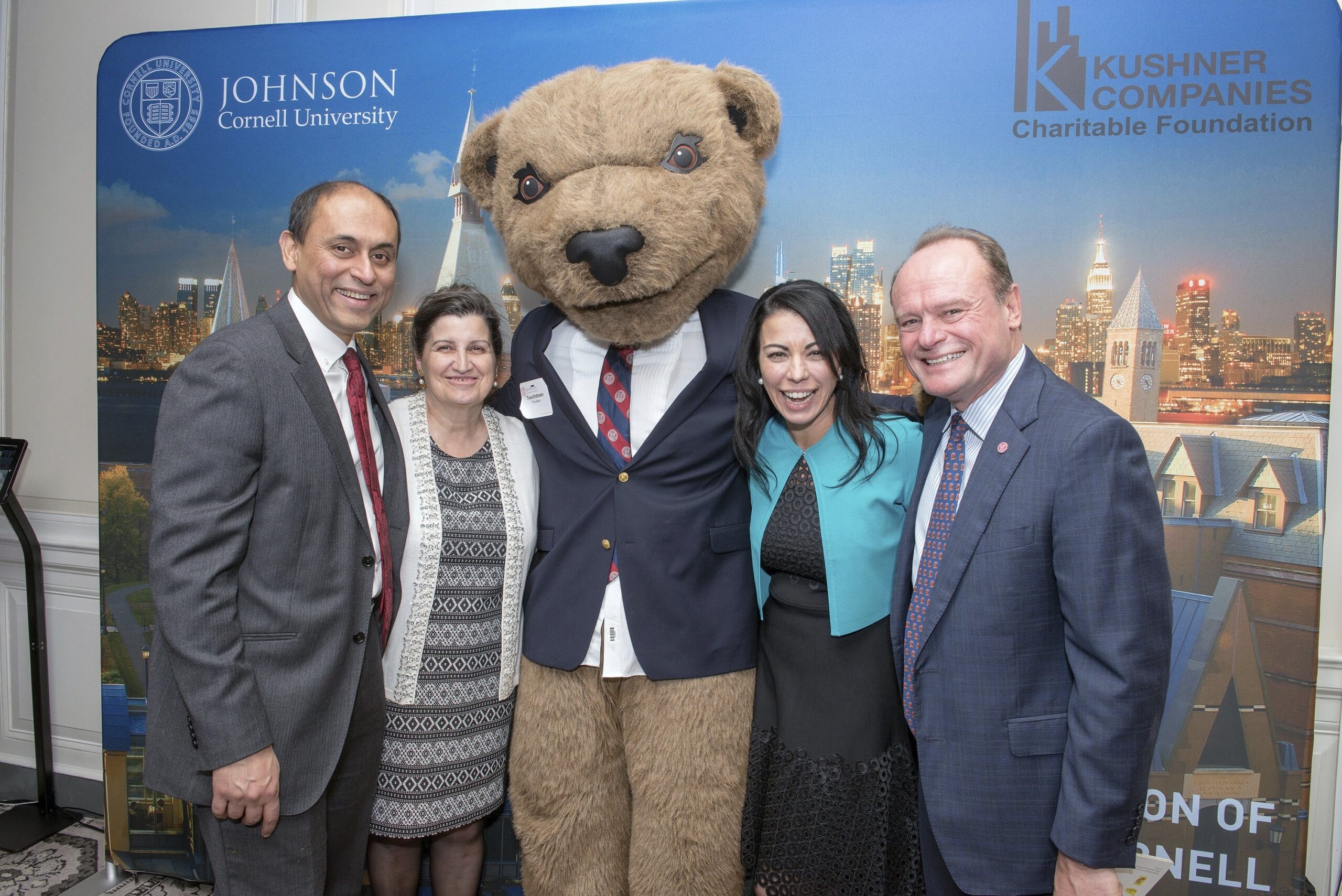 Gifts Roundup: $25-Million Donations Back Cornell Business School and Dartmouth Engineering