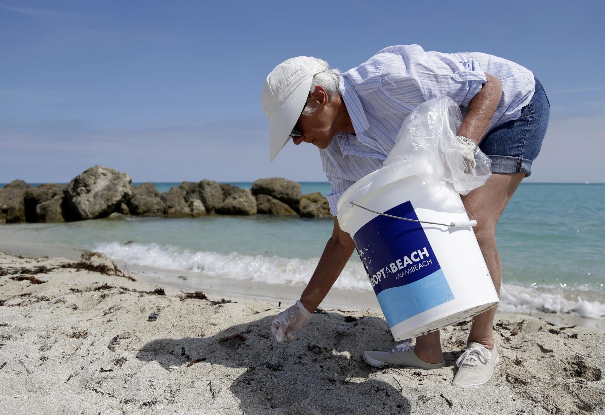 Tourist Interaction With Local Communities Spurs Giving, Survey Finds