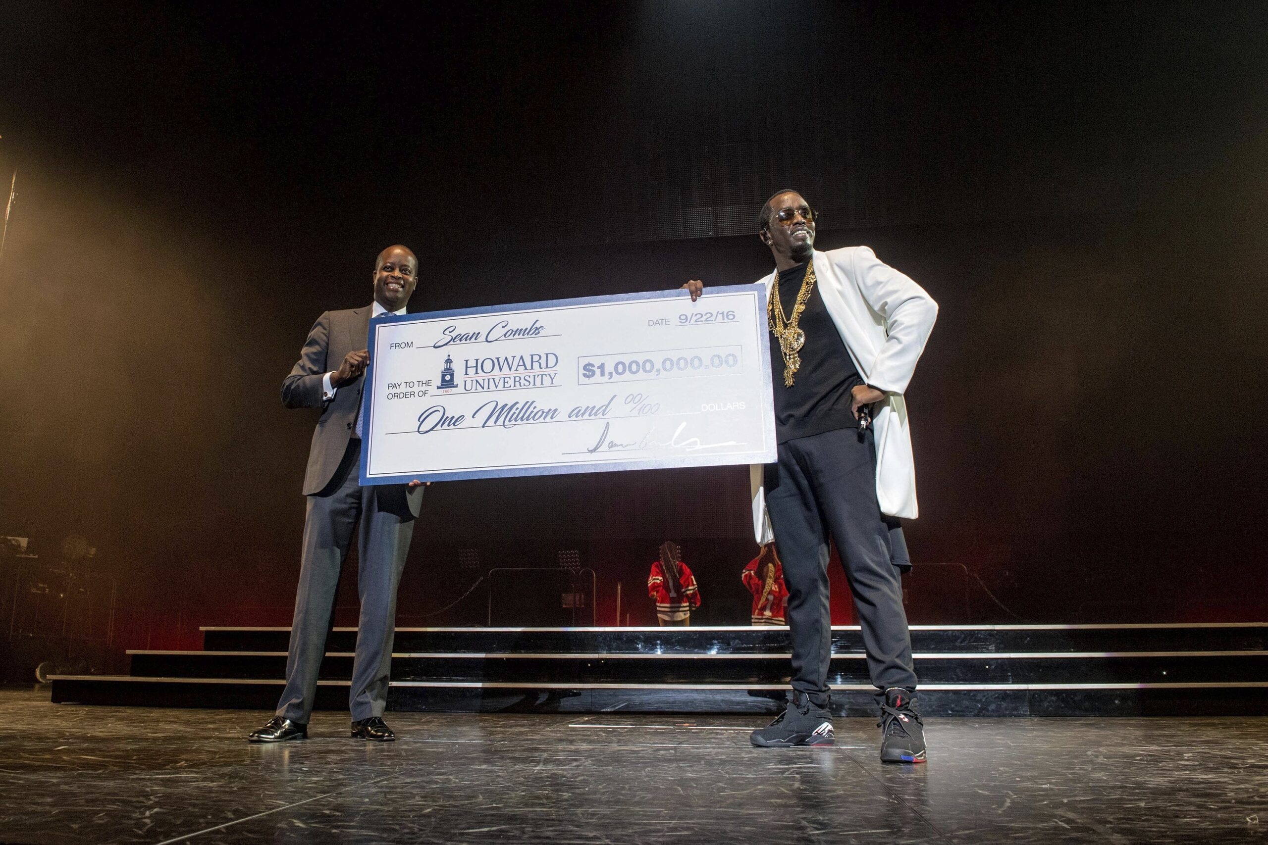 Gifts Roundup: Buffalo Art Museum Gets $42 Million; Rap Mogul Diddy Gives $1 Million to Howard U.