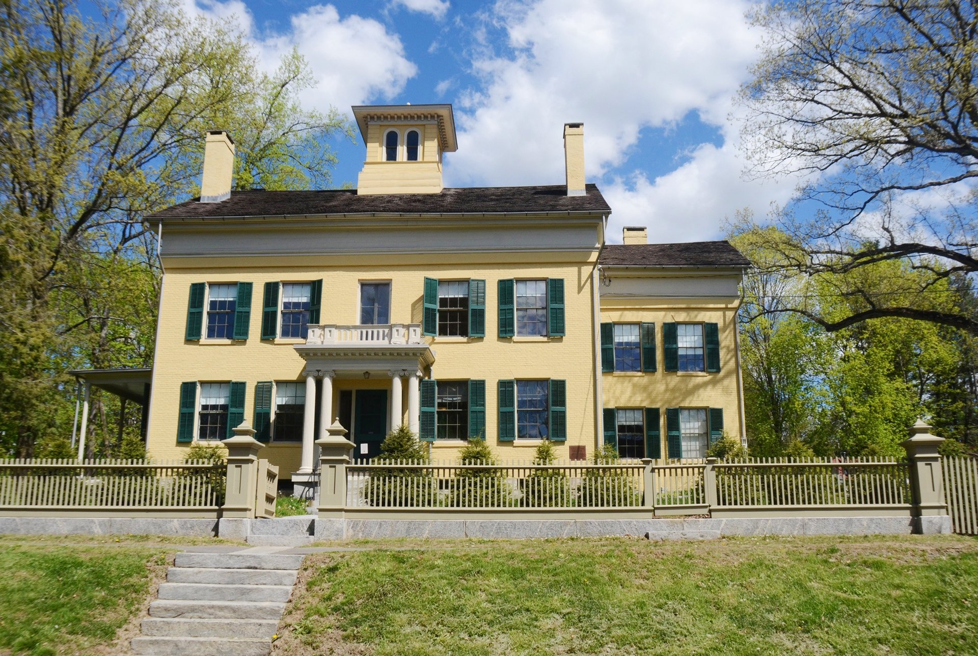 Amherst Gets Nearly $25 Million for Emily Dickinson Museum (Gifts Roundup)