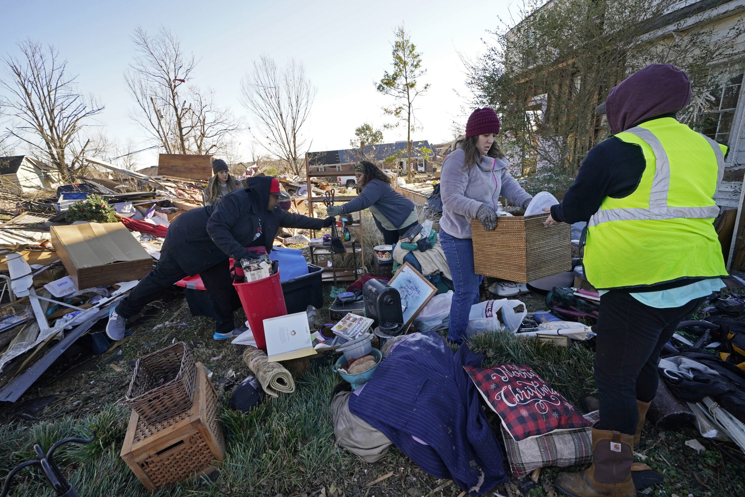 ‘We Want to Give People Hope’: Americans Aid Tornado Victims