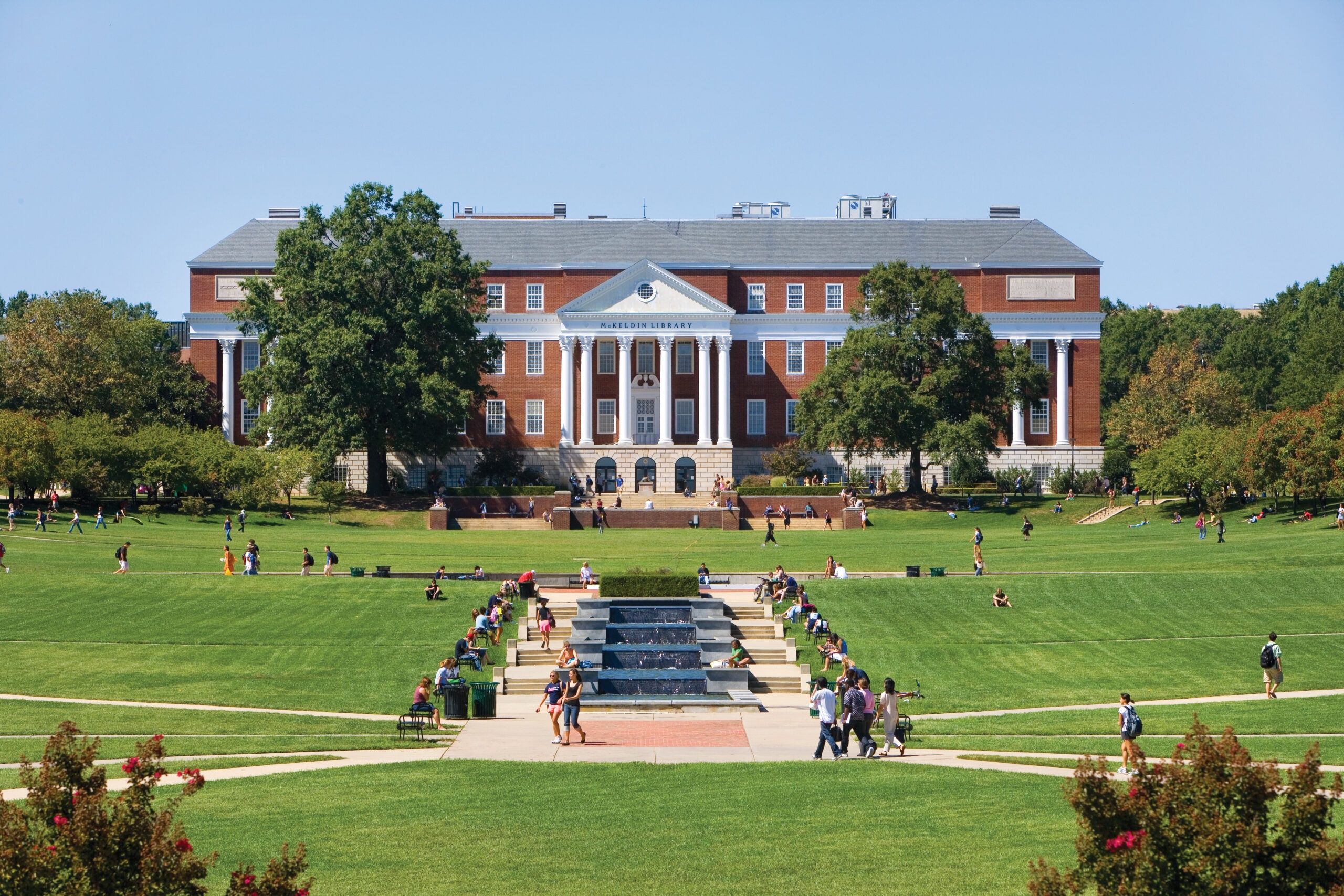 Former Chicago Bulls Executive Gives Alma Mater $18 Million