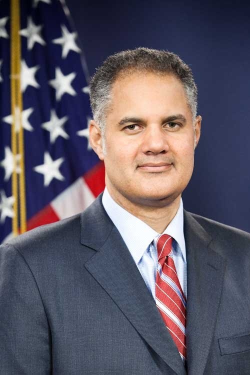 Head of National Service Agency to Step Down