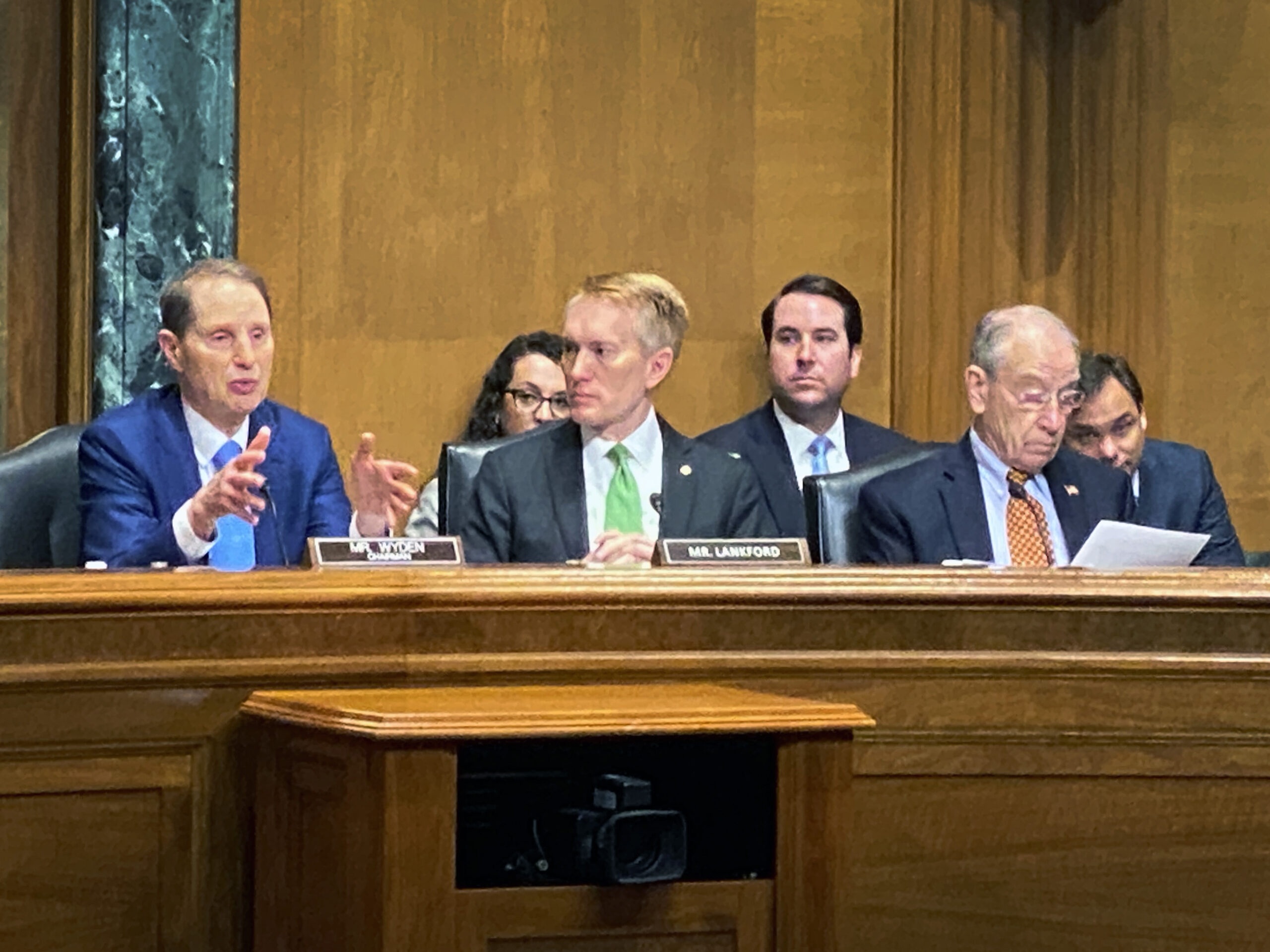 Senators Issue Bipartisan Call for Restoring Tax Breaks for Donors Who Don’t Itemize Their Returns