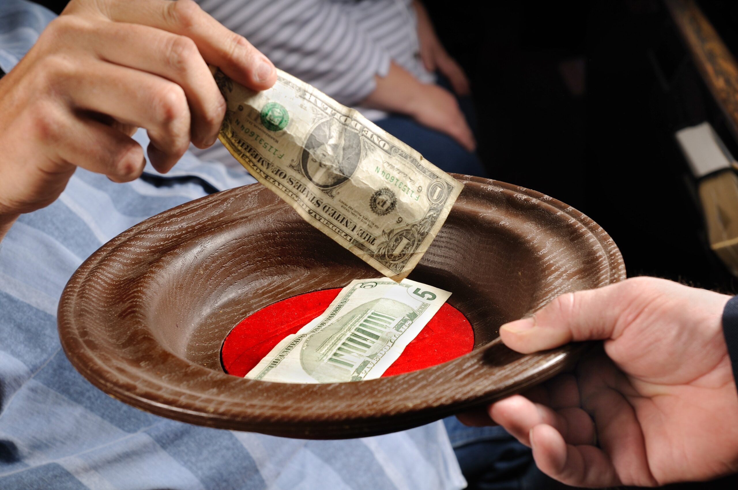 Religious Donors Who Attend Services Frequently Give More, Study Says