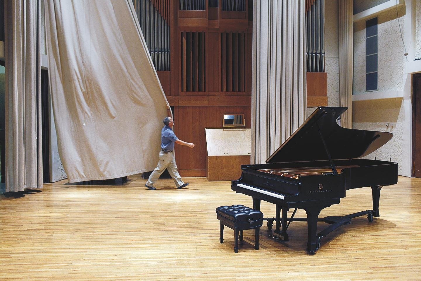 As Pledges Fall Short, Colleges Face the Music